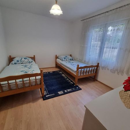 Apartment And Room Panorama Mostar Exterior foto