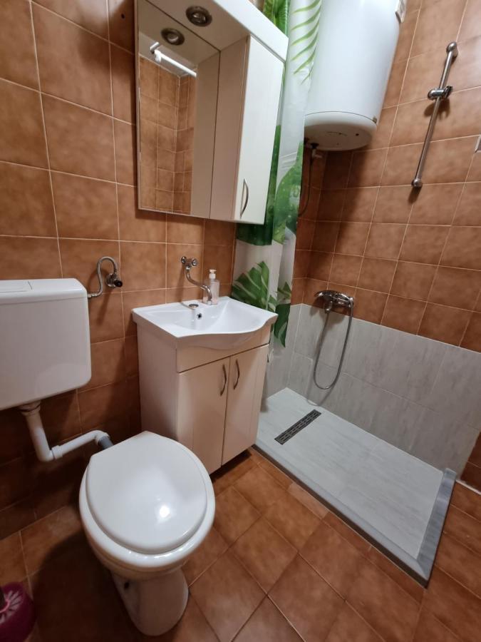 Apartment And Room Panorama Mostar Exterior foto