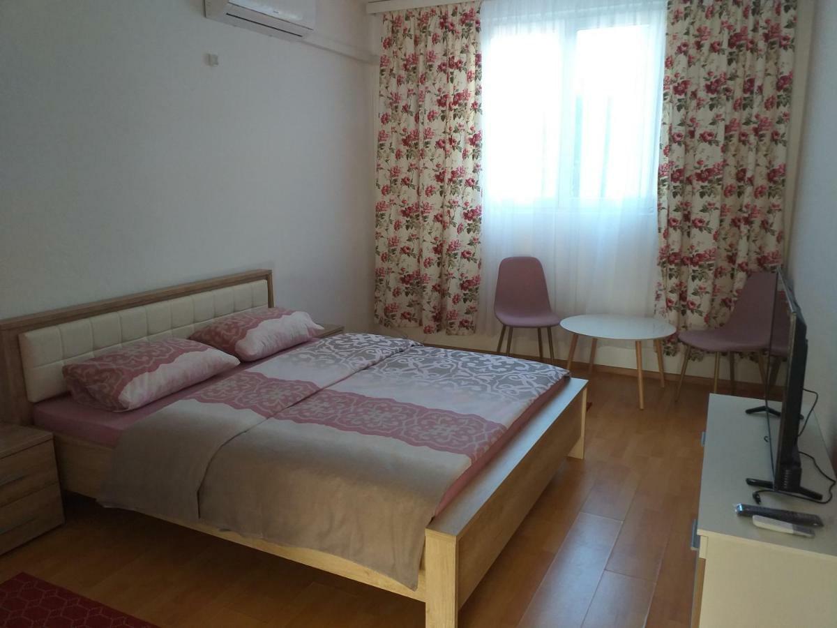 Apartment And Room Panorama Mostar Exterior foto