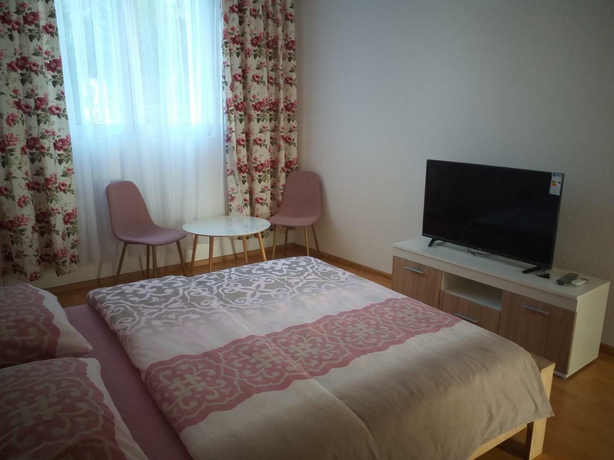 Apartment And Room Panorama Mostar Exterior foto