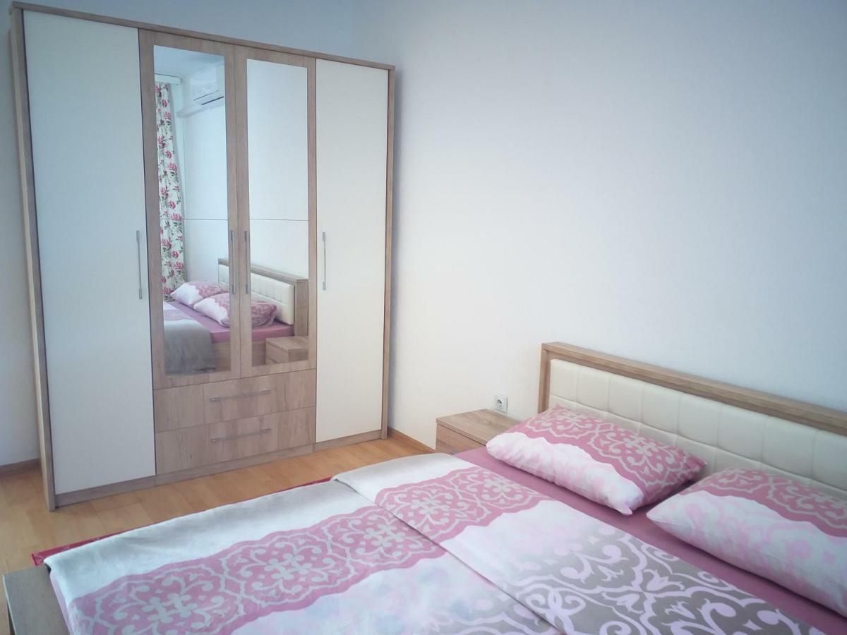 Apartment And Room Panorama Mostar Exterior foto