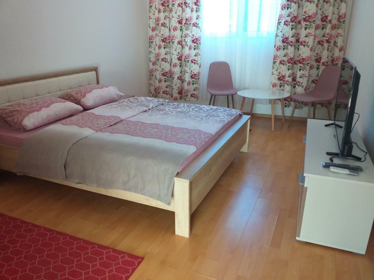 Apartment And Room Panorama Mostar Exterior foto
