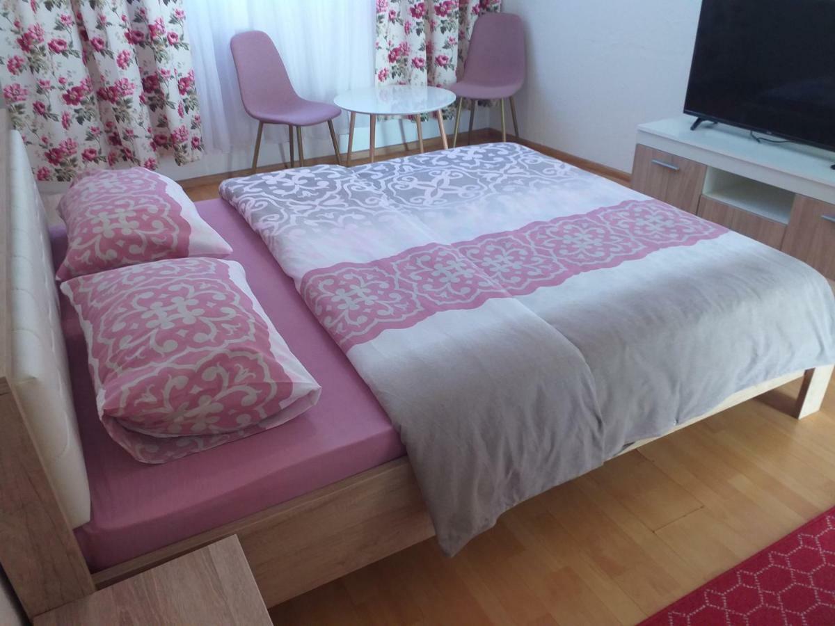 Apartment And Room Panorama Mostar Exterior foto